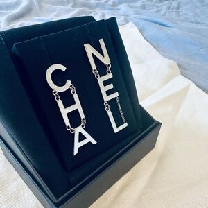 CHANEL drop earrings (ONLY PLATFORM TRANSACTIONS)